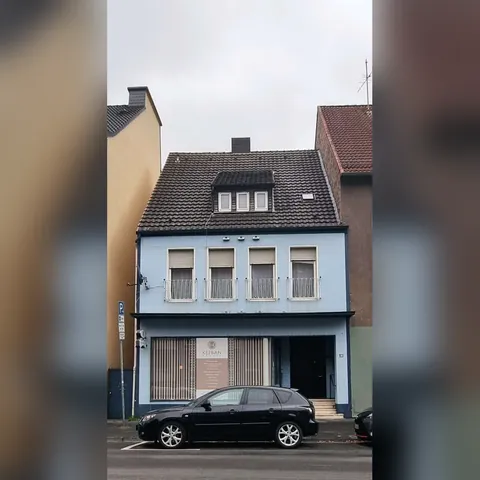 Wohn- und Geschäftshaus in Hamm mit blauer Fassade