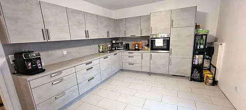 Wohn- und Geschäftshaus mit Werkstatthalle in City-Lage, Foto 1